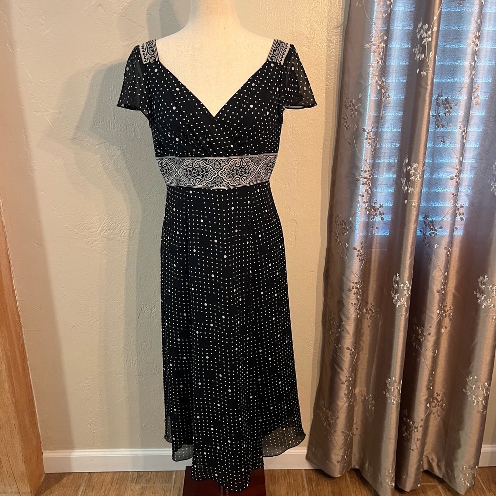 Kasper Size 6 Dress Silk Empire V-Neck Flare Midi Bohemian Black and Beige